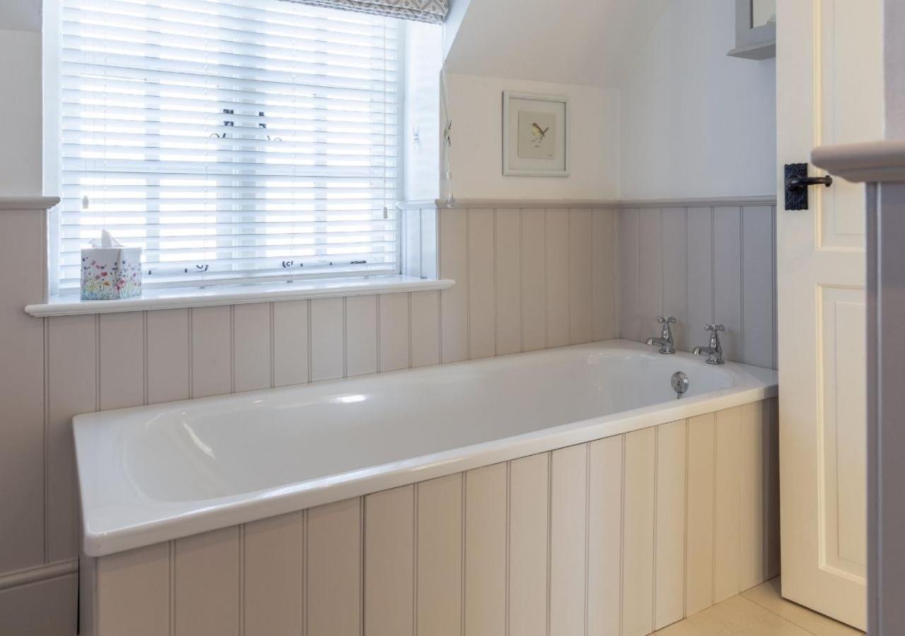 Jasmine Cottage - 2 Bedroom In Heart Of Bourton! Ngoại thất bức ảnh