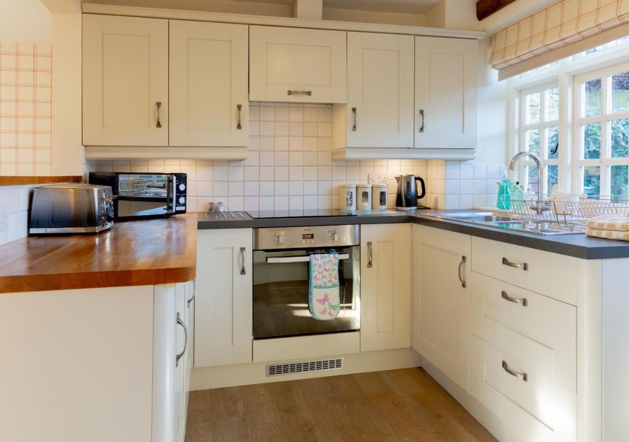 Jasmine Cottage - 2 Bedroom In Heart Of Bourton! Ngoại thất bức ảnh